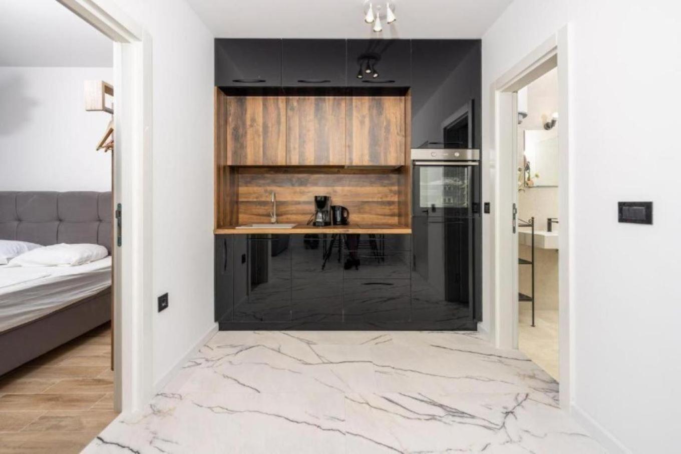 Hillside Apartment *